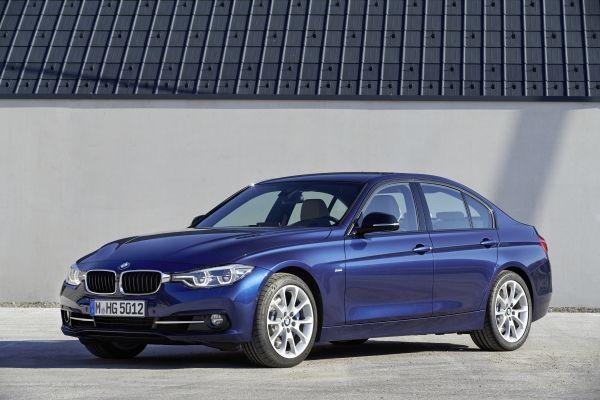 P90190587lowResbmw-340i-colour-medi