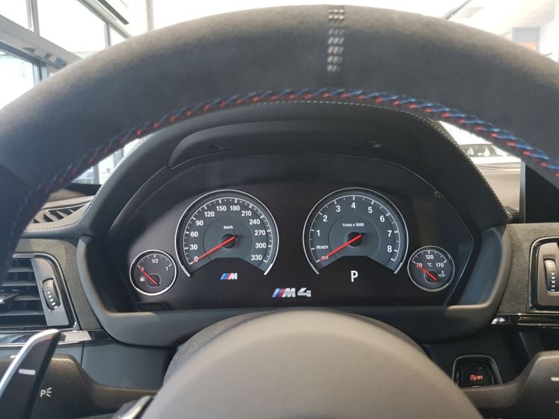 BMW-M4-Latitude-Automobiles-8